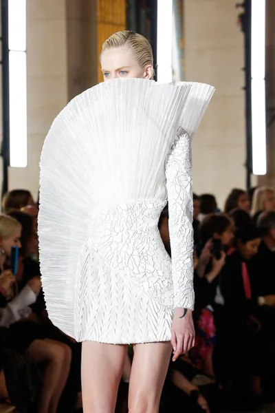 Look 24